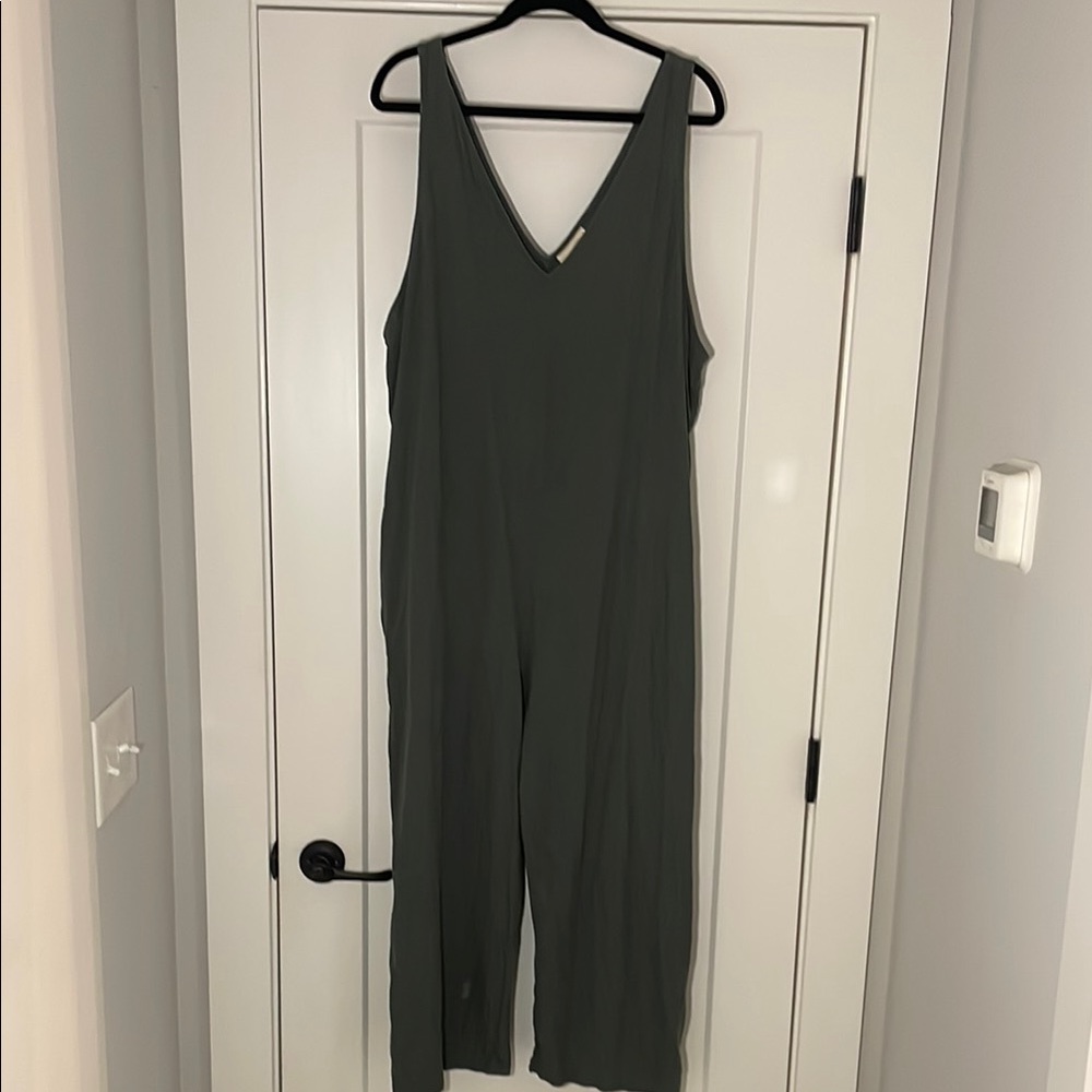 Universal Thread Green Sleeveless Jumpsuit V-Neck